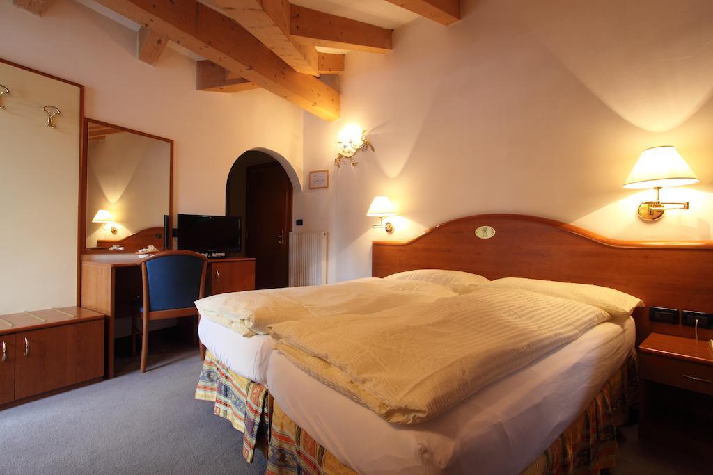 Garni Stellune Cavalese Room photo